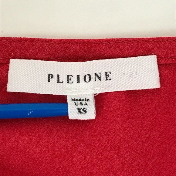 Pleione Ruffle Hem Blouse Women’s XS Red Sheer Short Sleeves Polyester Holiday - Picture 7 of 9